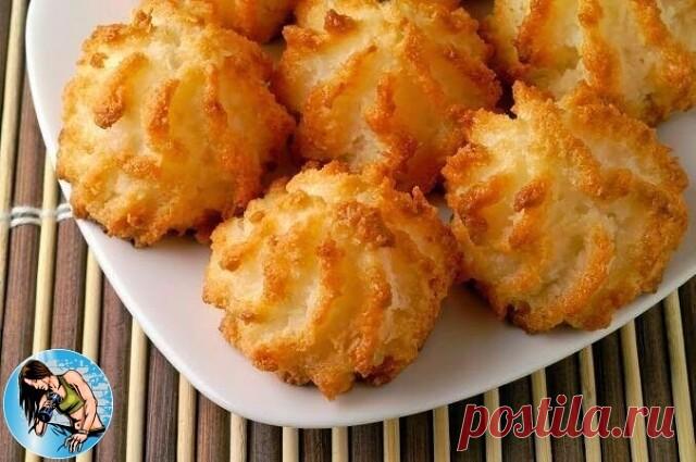 ПП печенье без муки
Итого на 100 грамм 216 ккал
Б/Ж/У 4.9 / 15.9 / 19.4
Ингредиенты:
Банан - 2 шт
Кокосовая стружка - 4 ст. л
Белок - 1 шт
Подсластитель - по вкусу
Приготовление:
Бананы порезать кусочками и измельчить вилкой или в блендере.
Добавлять понемногу кокосовую стружку, замешивая тесто до средней консистенции, чтобы держало форму, но не было слишком густым.
Взбить в крепкую пену 1 яичный белок, аккуратно перемешать с тестом, добиваясь однородной структуры. В белок...