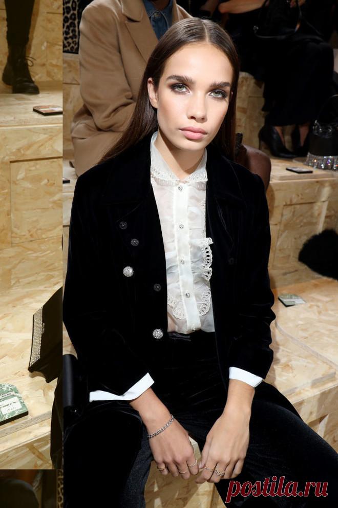 Алекса Чанг, Рита Ора, Каролин Даур и другие гости показа Miu Miu | VestiNewsRF.Ru