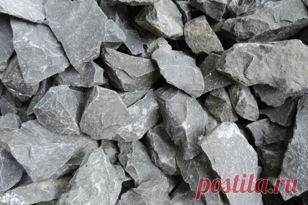 Камень базальт: описание и свойства, применение горной породы, физико-химические характеристики (плотность, состав, твердость, структура), как выглядит, месторождения, цена