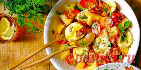 САЛАТ С ДЫНЕЙ, МОЦАРЕЛЛОЙ И БЕКОНОМ