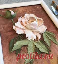 Купить или заказать Картина объемная 'Пион' в интернет-магазине на Ярмарке Мастеров. Картина в раме выполнена в технике скульптурной живописи декоративной штукатуркой. Основа - ДВП в деревянной раме, покрытой матовым лаком. Снимки сделаны при разном освещении. С обратной стороны имеется подвес для фиксации на стену. Может стать прекрасным дополнением интерьера комнаты, кухни, прихожей или оригинальным подарком.
