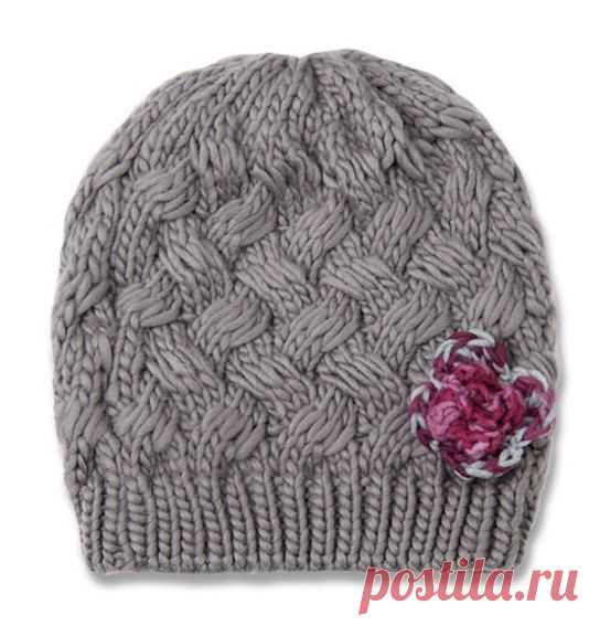 Шапочка узором плетенка из снятых длинных петель
