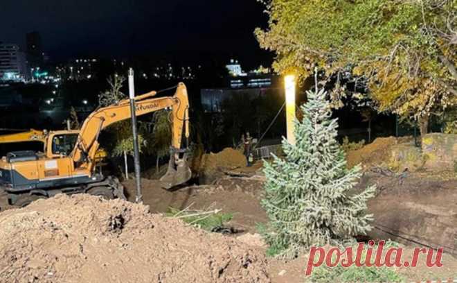 Власти Волгограда опровергли прорыв новых труб. Очевидцы сообщили, что после ремонта канализационный коллектор снова лопнул, воду и отопление отключили. В мэрии заявили, что отключений не планируется, а новая труба работает в штатном режиме