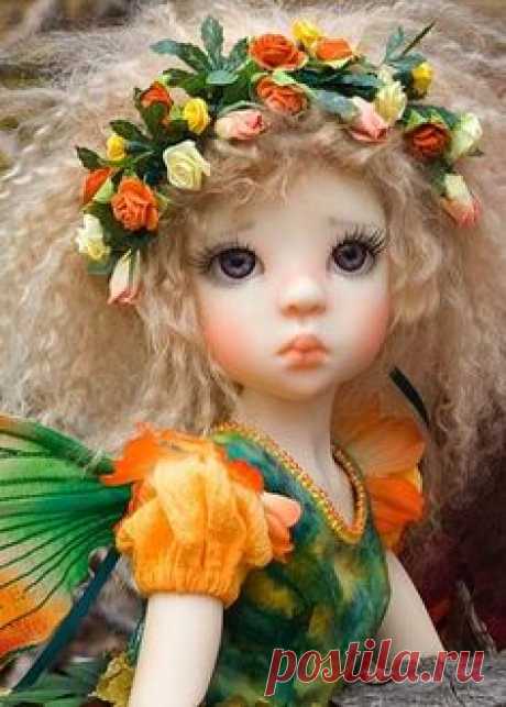 Amazing site by doll maker Martha Boers - tutorials (like how to make a Tibetan lambskin wig  fairy wings), patterns  superb photos of her creations.