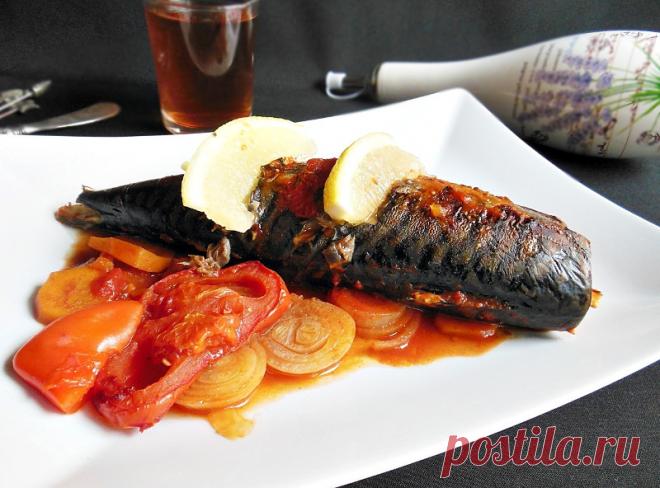 Скумбрия, запеченная с овощами
Ароматная скумбрия, запеченной с кусочками моркови, репчатого лука, помидор и сладкого перца.