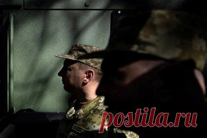 В Одессе задержали призывавших закидать яйцами мэрию и идти на Киев подростков. В Одессе полиция задержала подростков, которые ранее призывали «идти на Киев». Отмечается, что накануне в соцсетях появилось видео, на котором они, держа в руках флаг Национал-большевистской партии (запрещена в России), назвали украинцев русскими и призвали пойти «маршем гордости» на Верховную Раду.