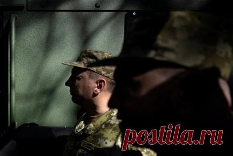 В Одессе задержали призывавших закидать яйцами мэрию и идти на Киев подростков. В Одессе полиция задержала подростков, которые ранее призывали «идти на Киев». Отмечается, что накануне в соцсетях появилось видео, на котором они, держа в руках флаг Национал-большевистской партии (запрещена в России), назвали украинцев русскими и призвали пойти «маршем гордости» на Верховную Раду.