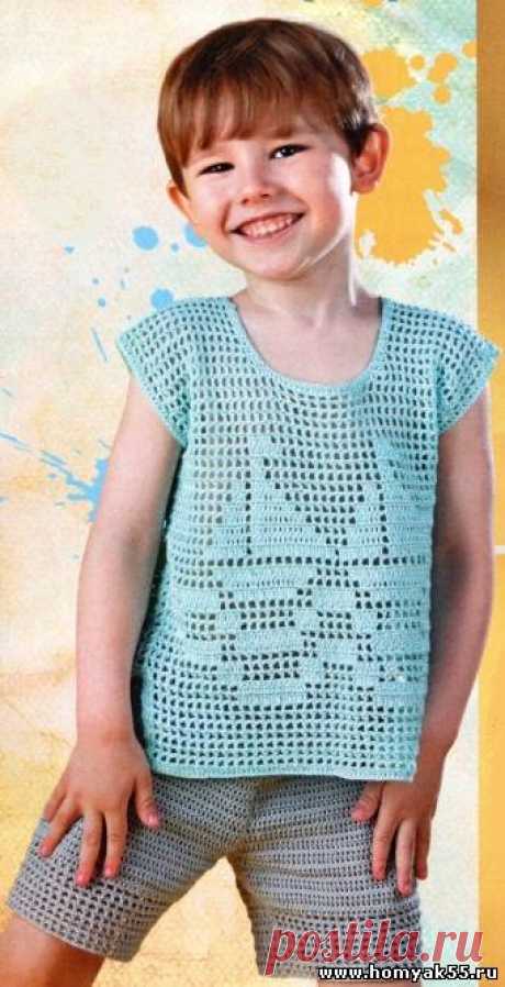 Безрукавка с корабликами и серые шорты