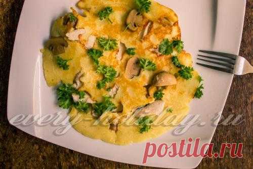 Блины с припеком из курицы и грибов: рецепт