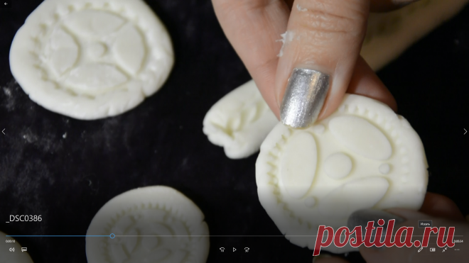 Молды своими руками с силиконовым герметиком и крахмалом Молды своими руками можно сделать несколькими способами. Сегодня в видео покажу вам, как я делала молды с использованием силикона.