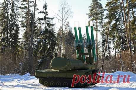 Расчет «Бука» ВС РФ сбил летевшую на гражданскую инфраструктуру ракету. В Минобороны РФ сообщили, что расчет зенитного ракетного комплекса «Бук» Вооруженных сил России пресек попытку воздушного удара украинской армии по объектам гражданской инфраструктуры на купянском направлении. Во время боевого дежурства военные засекли высотную скоростную цель.