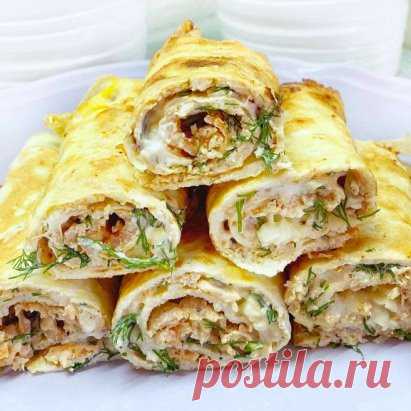 Бризоли 
⠀ 
Ингредиенты: 
- фарш куриный - 300 гр; 
- яйцо - 4 шт; 
- сметана 15% - 50 гр; 
- лук - 100 гр; 
- зелень по вкусу. 
- сыр твёрдый - 100 гр; 
- соль и специи по вкусу. 
⠀ 
Приготовление:
1. Лук потереть на мелкой тёрке или измельчить в блендере. Сыр натереть. Зелень мелко порезать. 
2. Смешать фарш с измельченным луком, добавить любимые специи. Разделить на 4-5 частей. 
3. Яйца взбить с солью. Вылить половник на разогретую сковороду. Как яйца схватились, выложить часть фарша и распре