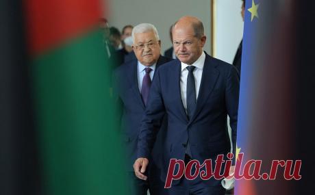 Шольц извинился перед премьером Израиля за заявление Аббаса о холокосте. Президент Палестины на совместной с канцлером ФРГ пресс-конференции заявил о «50 холокостах», устроенных Израилем палестинцам. Шольц в качестве извинения заявил в разговоре с премьером Израиля, что не приемлет умаления холокоста