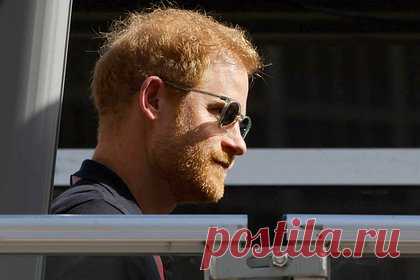 Телефон принца Гарри взломали ради информации о его девушке и наркотиках. В Великобритании Высокий суд признал издателя газеты Daily Mirror виновным во взломе мобильного телефона принца Гарри. В частности, таким образом добывалась информация о его службе в армии, употреблении наркотиков и отношениях с Челси Дэви — его бывшей девушкой, с которой он встречался с 2004 до 2009 года.