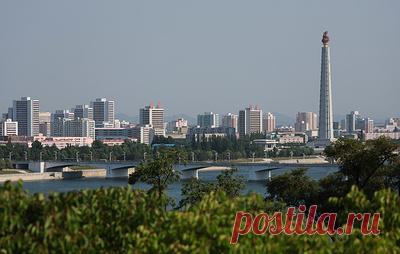 В районе Пхеньяна обнаружили обломки южнокорейского разведывательного дрона. Представитель министерства обороны КНДР отметил, что такой беспилотник продемонстрировали на торжественных мероприятиях в честь Дня армии Южной Кореи