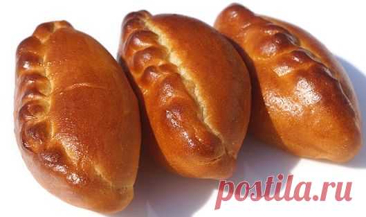Пирожки с сочной капустной начинкой.