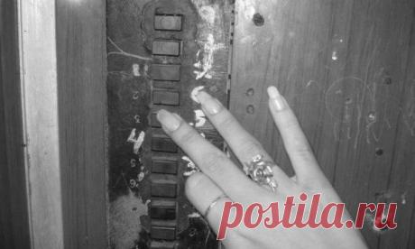 В Москве рухнул лифт, пострадавшая женщина госпитализирована