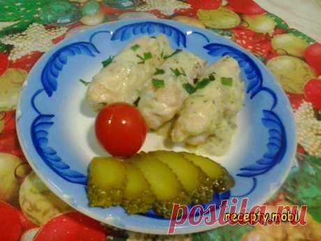 Рулеты из куриных грудок в молочном соусе

✅Ингредиенты
сырая куриная грудка – 400 г;
горчица столовая – 1 столовая ложка;
смесь специй для курицы – 1 чайная ложка;
соль – несколько щепоток;
масло для жарки – 50 мл.

Для начинки:
свежие вешенки – 150 г;
масло сливочное – 50 г;
маленькая луковица – 0,5 шт.