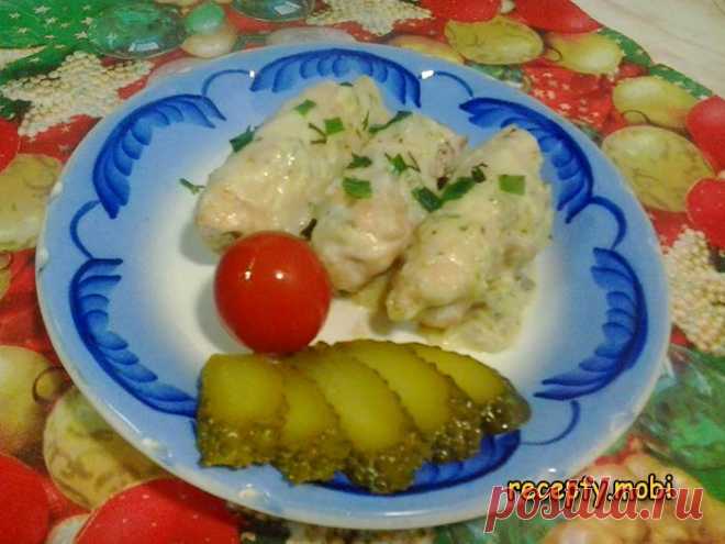 Рулеты из куриных грудок в молочном соусе

✅Ингредиенты
сырая куриная грудка – 400 г;
горчица столовая – 1 столовая ложка;
смесь специй для курицы – 1 чайная ложка;
соль – несколько щепоток;
масло для жарки – 50 мл.

Для начинки:
свежие вешенки – 150 г;
масло сливочное – 50 г;
маленькая луковица – 0,5 шт.