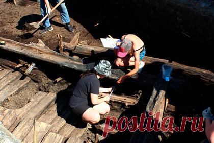 В Омской области нашли кухонную утварь XVIII века. В рамках национального проекта «Культура» происходит реконструкция крупнейшего досугового центра «Север», расположенного в Таре. Там работают как строители, так и археологи, обнаружившие редкие находки. Все предметы будут отправлены в Государственный исторический музей Москвы для получения заключения.