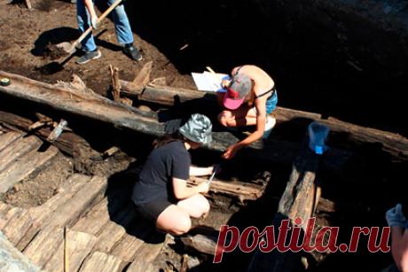 В Омской области нашли кухонную утварь XVIII века. В рамках национального проекта «Культура» происходит реконструкция крупнейшего досугового центра «Север», расположенного в Таре. Там работают как строители, так и археологи, обнаружившие редкие находки. Все предметы будут отправлены в Государственный исторический музей Москвы для получения заключения.