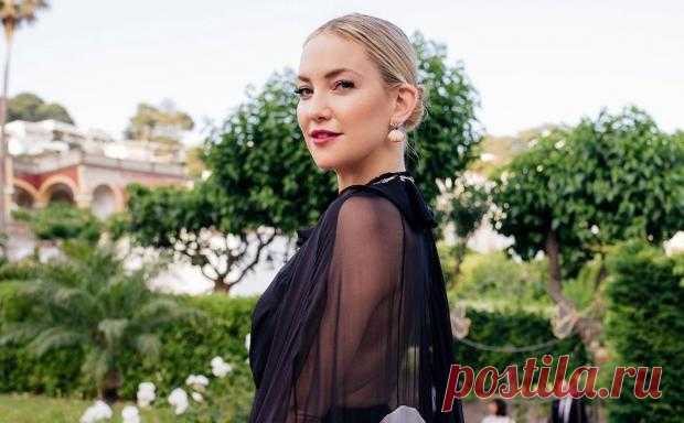 Кейт Хадсон продемонстрировала стройную фигуру в рекламе собственного бренда