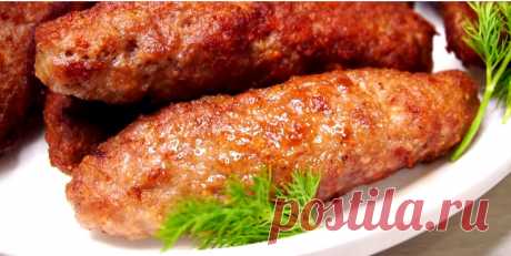 ГОТОВЛЮ Вместо КОТЛЕТ! Нереально Вкусно!
Маленькие колбаски котлеты из фарша, их еще называют "МИТИТЕИ". Они отличаются от котлет не только формой, но и составом. В фарш обязательно добавляется сода, совсем чуть-чуть, благодаря чему котлетки колбаски получаются нежными и пышными.
Рецепт:
Фарш -500гр.
Сода -1/3ч.л.
Соль -1/2ч.л.
Крахмал -1ч.л.
Чеснок -2-3зуб.
Сливки или молоко -2-3ст.л.
Черный перец – по вкусу
СПОСОБ ПРИГОТОВЛЕНИЯ
В миску кладем 500гр фарша любого, у меня г...