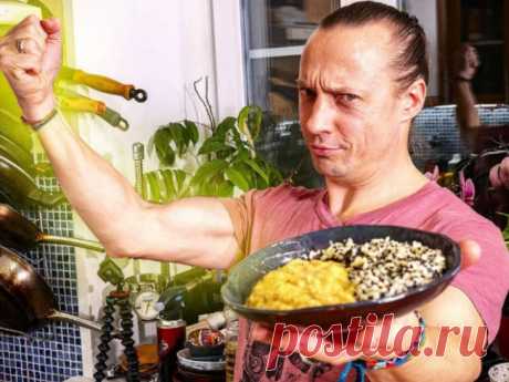 «3 продукта, 20 минут»: как приготовить из кабачков и риса вкусный ужин, рассказал Емельяненко В блюде можно использовать вчерашний готовый рис. На ужин обычно готовят овощные блюда, поэтому в таком рецепте можно смело использовать кабачки, которые есть зимой в любом магазине.
Рецепт не требует специальных навыков и дорогих продуктов.
Нужно просто взять самые простые продукты, смешать их, довести до кипения и подать к столу.
Ингредиенты: Рис — 1 стакан Кабачки — 400 г Лук — 2 шт.
Чеснок — 3 зу…