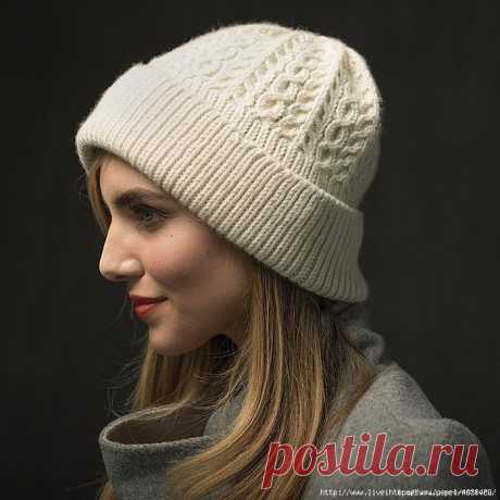 Стильная женская шапка спицами с отворотом WayWorn!