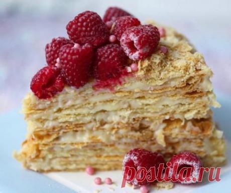 Рецепт Наполеона
рубрика - #тортдеко_рецепты
автор - epolovneva
Ингредиенты на диаметр 20-22, ( но раскатывать нужно на 24 см , он потом сядет)
*400г муки
*250 г холодного масла
*1 яйцо
*125 г воды из морозилки
*1 ст.л столового уксуса 9%
*2 ст.л крепкого алкоголя.
* щепотка соли
Способ приготовления:
Муку просеять, замороженное масло тереть на терке на муку и постоянно обваливая куски масла в муке не допуская слипшихся комочков.
В холодную воду добавить яйцо, размешать, добавить уксус,