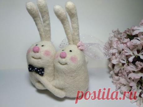 Купить Вместе - валяная игрушка, зайцы, пара зайцев, смешной подарок, недорогой сувенир