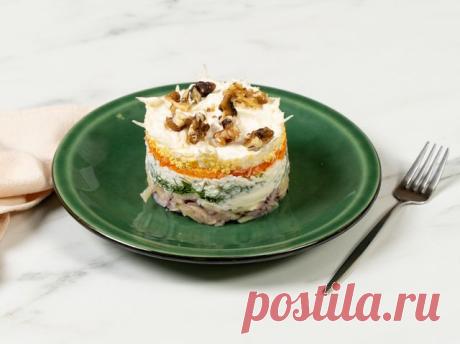 Французский салат с яблоком и красным луком – пошаговый рецепт приготовления с фото Существует множество вариантов Французского салата. В этом рецепте мы показали, как приготовить такой салат слоями.