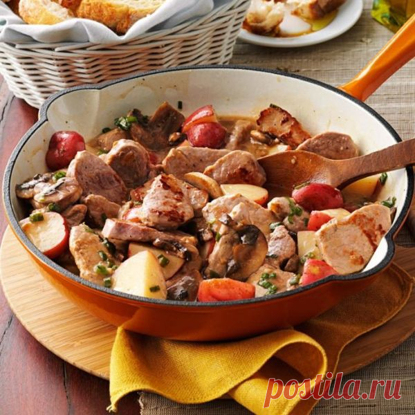 👌 Эта свинина тушенная с картошкой превзойдет все ваши ожидания, рецепты с фото Если вы ищете, что приготовить на ужин, то можете считать, что уже нашли. Это блюдо словно создано для семейного ужина — очень вкусное, сытное и яркое. Приготовьте его хотя бы один...