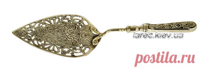 Старая металлическая латунная лопатка для торта с гравировкой | Интернет-магазин подарков Ларец в наличии в офисе