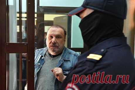 Гособвинение обжаловало приговор осужденного на шесть лет бизнесмена Батурина. Гособвинение подало апелляционное представление на приговор бизнесмену Виктору Батурину, отправленному в колонию за попытку мошенничества. 14 ноября суд признал бизнесмена виновным по части 3 статьи 30 и по части 4 статьи 159 («Покушение на мошенничество») УК РФ. Его приговорили к шести годам колонии.