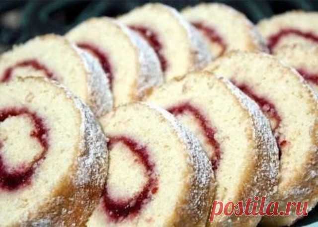 Рецепты быстрых рулетиков к чаю!

Ингредиенты:

2 яйца
1 ст. сахара
1 ст. йогурта
ванилин
1 ч.л. соды
1,5 ст. муки
джем для смазывания.

Приготовление:

Включить духовку, оба тена, на 300 градусов,пусть греется,а пока..
Взбить яйца с сахаром и ванилином, добавить йогурт, размешав в нём предварительно соду, затем добавить муку, тесто жидкое, льющееся..
Противень застелить бумагой или смазанной калькой и вылить тесто, наклоняя противень, распределить его по всему противню.
П...