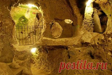 Он просто ремонтировал свой дом, и обнаружил, что он построен на вершине чего-то другого. Волосы встают дыбом. » MAKATAKA