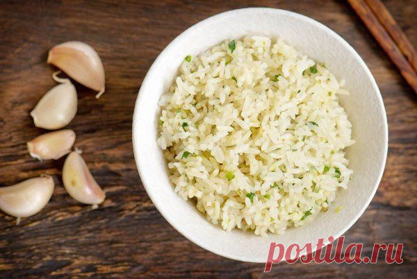 Рис рассыпчатый с чесноком