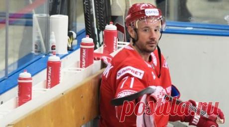 Голы Ковальчука, кризис ЦСКА, «ленинградская тики-така», тройной обмен с участием Жафярова: главные события недели в КХЛ. Илья Ковальчук отметился голами в двух первых матчах за «Спартак», а СКА нанёс 66 бросков по воротам «Сочи» и установил новый рекорд КХЛ. «Торпедо» одержало три победы подряд после возобновления регулярки, а ЦСКА потерпел пять поражений подряд. «Металлург» в противостоянии лидеров Востока на выезде одолел «Авангард», а «Ак Барс» опустился на седьмое место в конференции.…