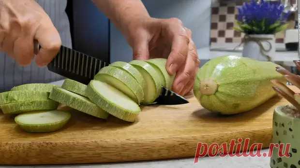 Никогда еще не готовила кабачки с такой вкуснющей заправкой, даже в голову не приходило. А сочетание изумительное и рецепт простейший - Будет вкусно - Медиаплатформа МирТесен