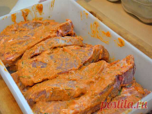 Экспресс-мясо: готовим ЛЮБОЕ мясо быстро! 

По этому рецепту можно приготовить ЛЮБОЕ мясо очень быстро! Оно будет вкусным, сочным! Весь секрет в заливке...
Яйцо куриное - 2 шт
Горчица - 1 ст л
Крахмал - 1 ст л
Соль - 1 ч л
Смесь перцев - 1 ч л
Масло растительное - 1 ст л
Кунжут - 2 ч л
Мясо - 500 гр
Итак, готовим заливку.
Смешиваем яйца, крахмал, горчицу, соль, перец. Добавьте свои любимые специи.
Горчицу можно брать совершенно любую. И вкус будет немного варьироваться.
За...