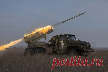 В МИД рассказали о ежедневных обстрелах ВСУ российских гражданских объектов. Вооруженные силы Украины (ВСУ) ежедневно наносят до 300 ударов по российским гражданским объектам. Посол по особым поручениям МИД России по преступлениям киевского режима Родион Мирошник уточнил, что под атаки по гражданской инфраструктуре еженедельно попадают от 60 до 70, а иногда и 100 человек.