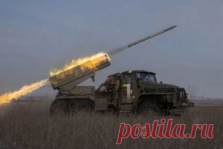 В МИД рассказали о ежедневных обстрелах ВСУ российских гражданских объектов. Вооруженные силы Украины (ВСУ) ежедневно наносят до 300 ударов по российским гражданским объектам. Посол по особым поручениям МИД России по преступлениям киевского режима Родион Мирошник уточнил, что под атаки по гражданской инфраструктуре еженедельно попадают от 60 до 70, а иногда и 100 человек.