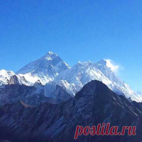 Вид на Эверест с вершины горы Гокиа Ри (5360 м).
#эверест,#гокиари,#непал,#гималаи,#горы,#путешествия