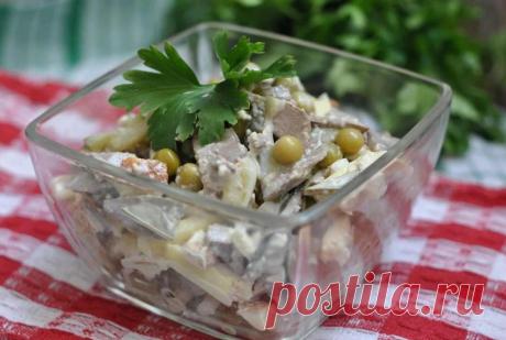 САЛАТ С ПЕЧЕНЬЮ И ОМЛЕТОМ.