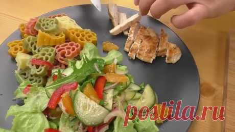 Забудьте про долгую готовку - просто заверните курицу в пергамент / Вкусная идея на ужин
