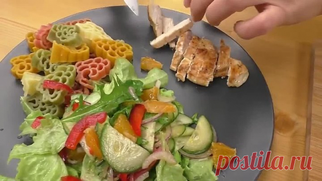 Забудьте про долгую готовку - просто заверните курицу в пергамент / Вкусная идея на ужин