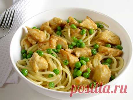 Паста с курицей и зеленым горошком
Простой и быстрый рецепт приготовления вкуснейшей пасты с курицей и зеленым горошком.