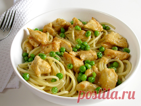 Паста с курицей и зеленым горошком
Простой и быстрый рецепт приготовления вкуснейшей пасты с курицей и зеленым горошком.