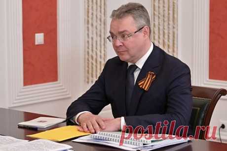 Губернатор Ставрополья рассказал о незаконном использовании его фото в рекламе. Губернатор Ставропольского края Владимир Владимиров рассказал о незаконном использовании его фото в рекламе. «Прислали сообщение — какие-то предприимчивые дельцы решили использовать мое фото для саморекламы», — поделился Владимиров. Он заявил, что не имеет отношения к организации.